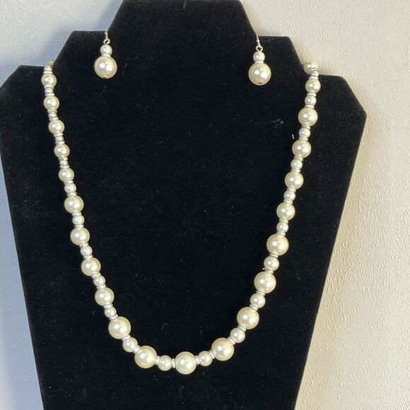 FASHION JEWELRY SET | Necklace and Earrings | White Faux Pearls - Picture 1 of 4